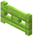Puerta de valla de ciprés verde